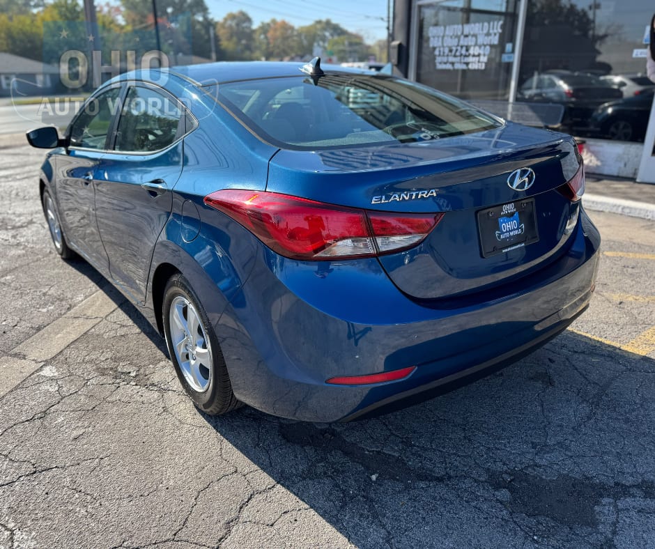 2015 Hyundai Elantra - photo 2
