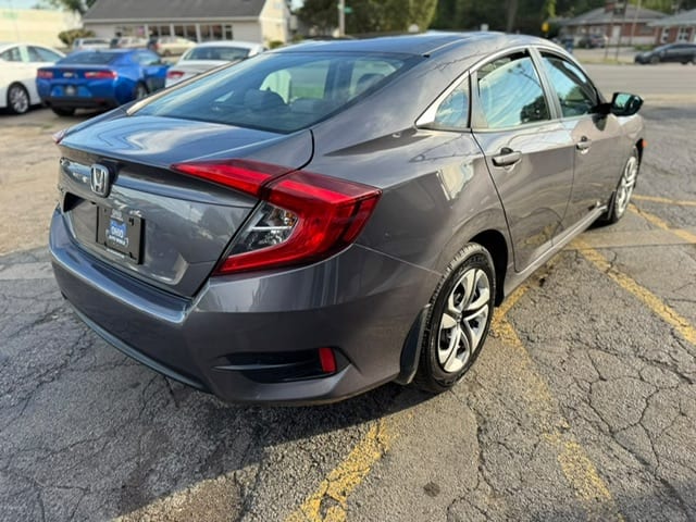 2017 Honda Civic LX - photo 3